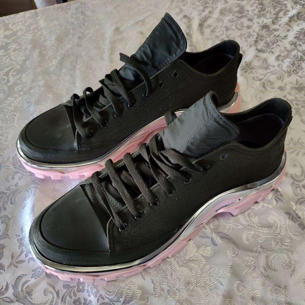 Shoes - Picture 2 of 5